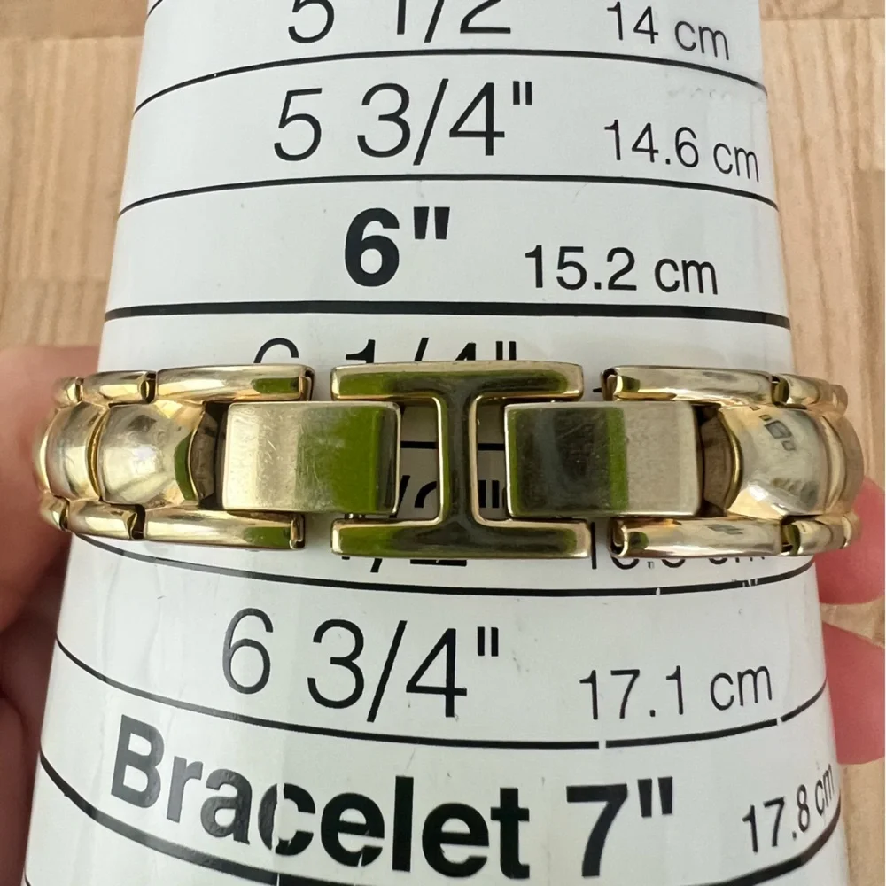 Timex ladies oval gold tone dress watch NEW BATTERY